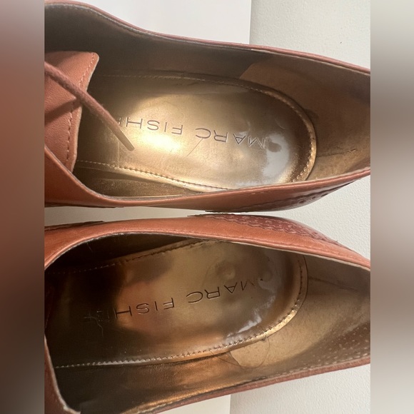 Marc Fisher Wingtip Oxford Vintage High Heels - Picture 8 of 8